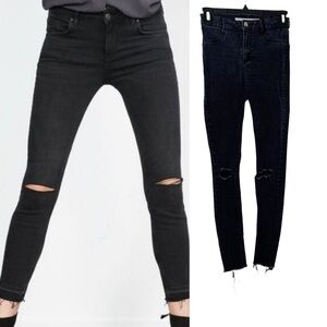 𝅺ZARA black distressed skinny jeans pants. Size 4